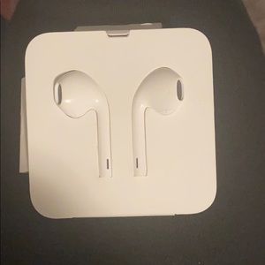Brand new apple ear buds